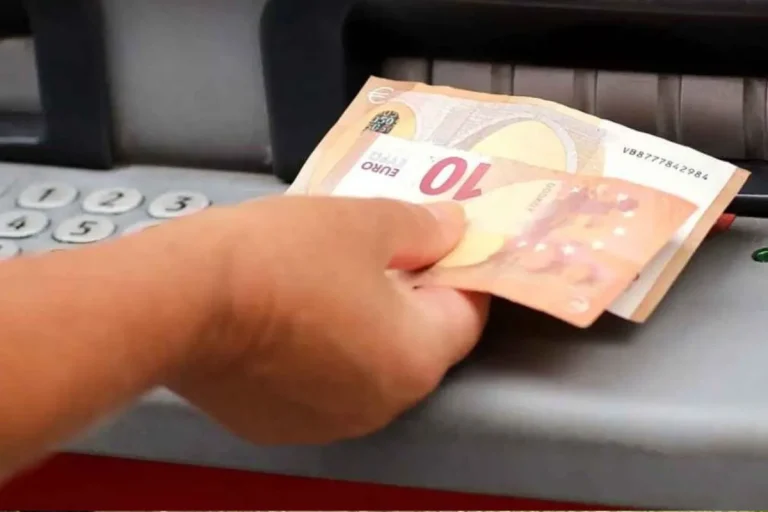 C&rsquo;est officiel : il ne sera plus possible de retirer des billets d&rsquo;ici fin 2026, sauf dans ces banques